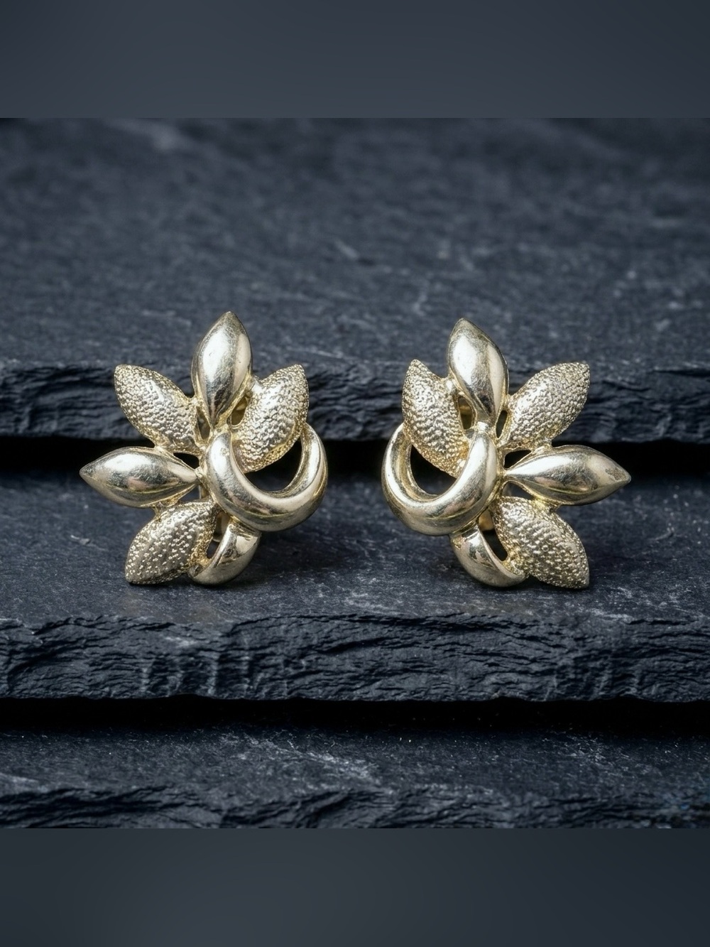 Vintage 40s Coro Leaf Botanical Cluster Gold Tone Screw Back Earrings